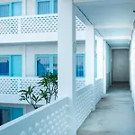 Paras Paros Marina Lodge
