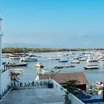Paras Paros Marina Lodge